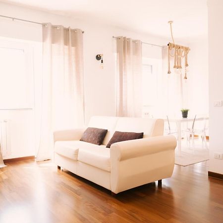 Central Apartment Bari Bagian luar foto