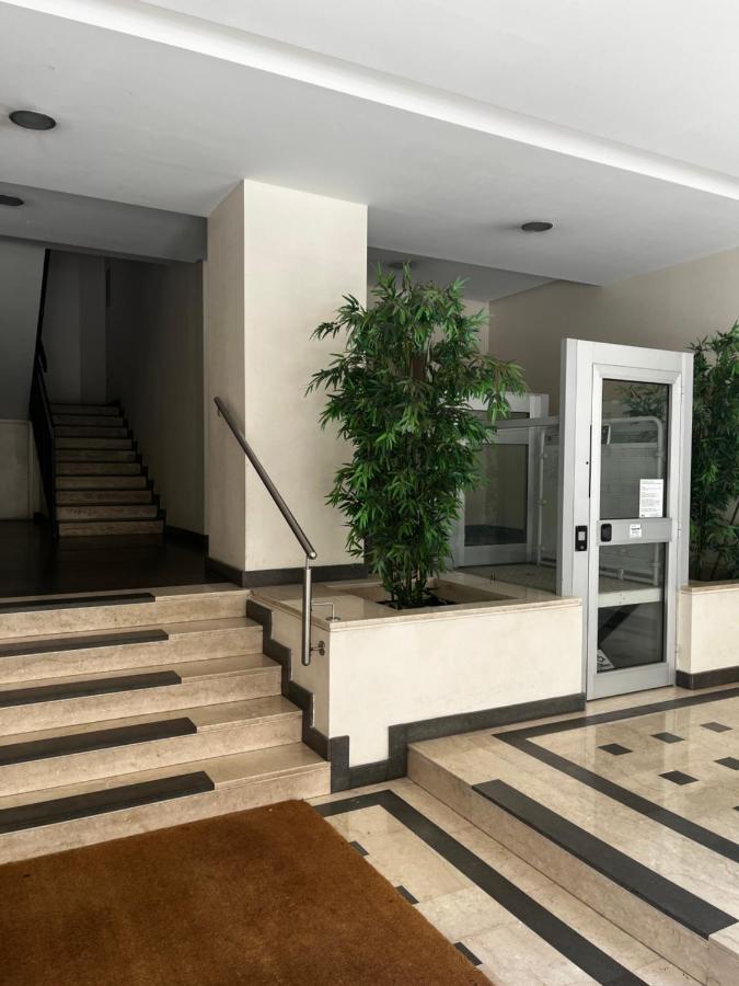 Central Apartment Bari Bagian luar foto