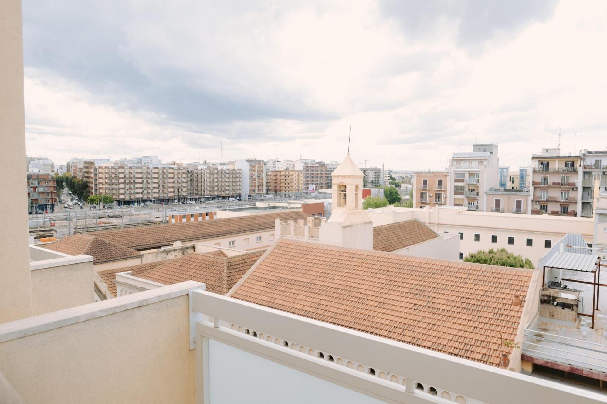Central Apartment Bari Bagian luar foto